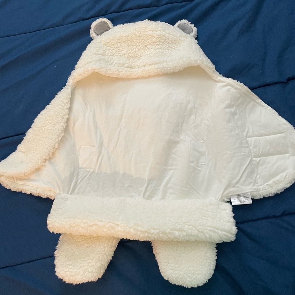 Cozy White Baby Bear Hooded Blanket